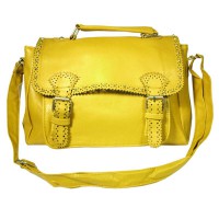 CARTERA CON HEBILLAS Y TACHAS