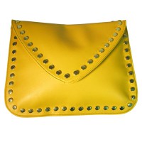CARTERA CON TACHAS